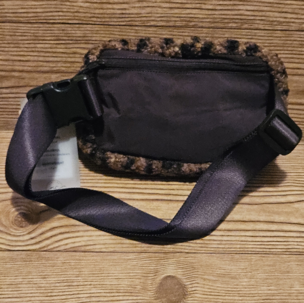 Fuzzy Faux Fur Nylon Bum Fanny Belt Bag Leopard NWT - Picture 3 of 5